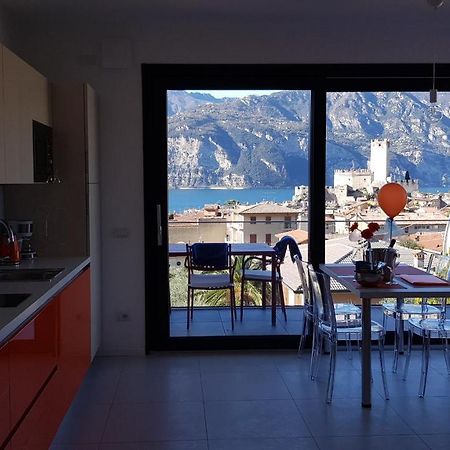 Blue Sky Garda - Sunset Apartment มัลเชซิเน ภายนอก รูปภาพ
