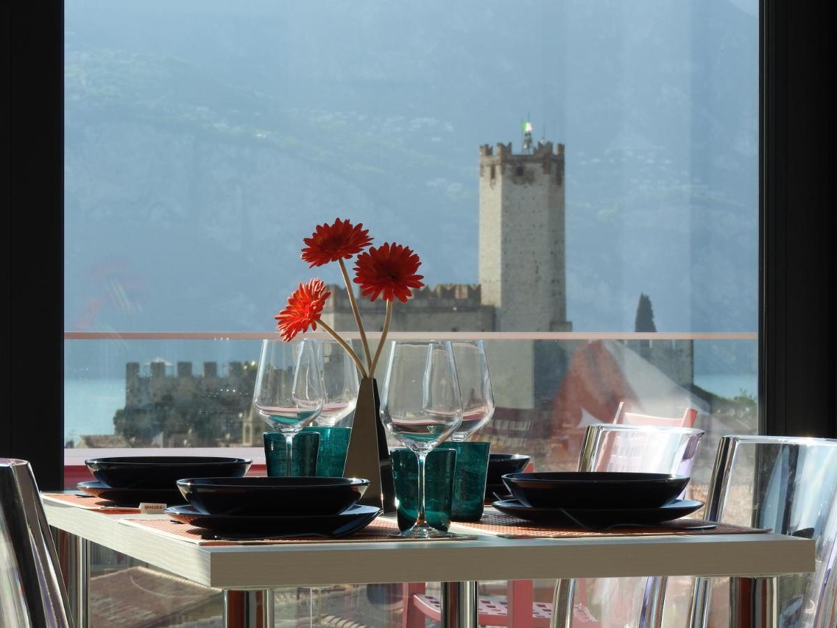 Blue Sky Garda - Sunset Apartment มัลเชซิเน ภายนอก รูปภาพ