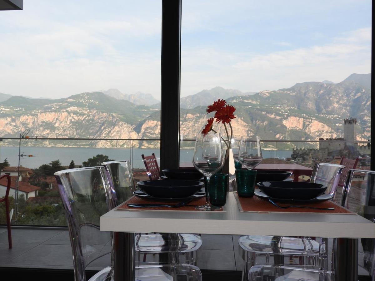 Blue Sky Garda - Sunset Apartment มัลเชซิเน ภายนอก รูปภาพ