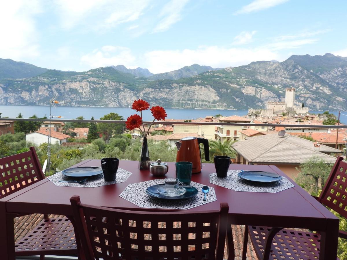 Blue Sky Garda - Sunset Apartment มัลเชซิเน ภายนอก รูปภาพ