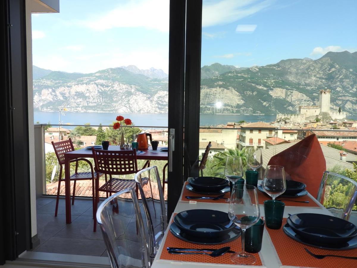 Blue Sky Garda - Sunset Apartment มัลเชซิเน ภายนอก รูปภาพ