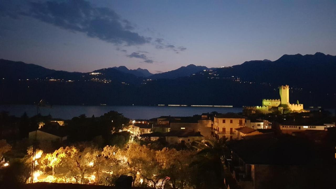 Blue Sky Garda - Sunset Apartment มัลเชซิเน ภายนอก รูปภาพ